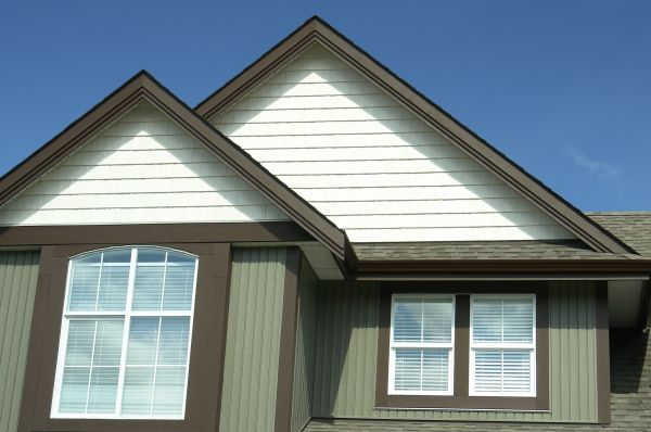 Cost of Vertical Vinyl Siding Repair in Auburn