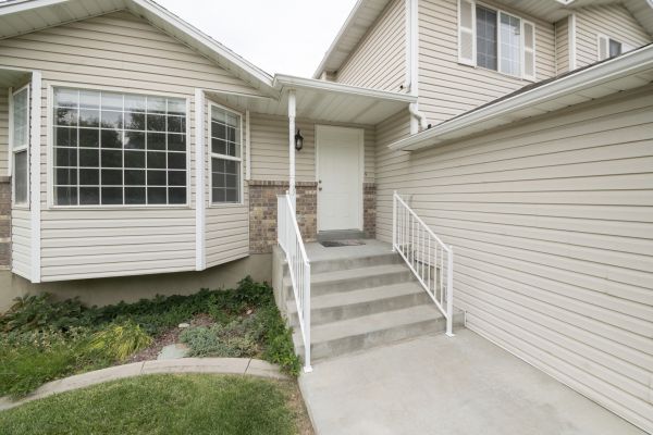 White Vinyl Siding Replacement in Auburn